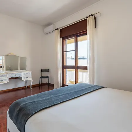 Lägenhet Cosy 3bdr Flat Near By Lovelystay