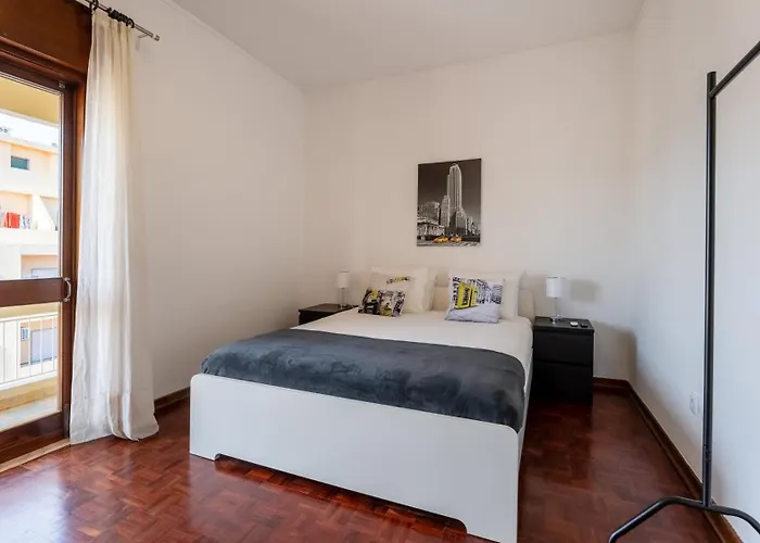 Cosy 3bdr Flat Near By Lovelystay Faro