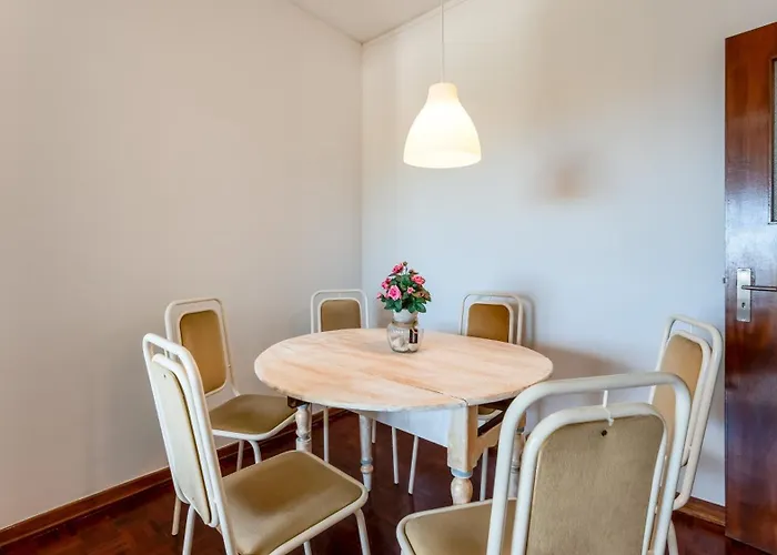 Cosy 3bdr Flat Near By Lovelystay Lägenhet