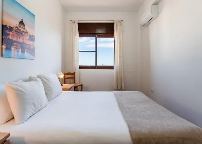 Cosy 3bdr Flat Near By Lovelystay * Faro