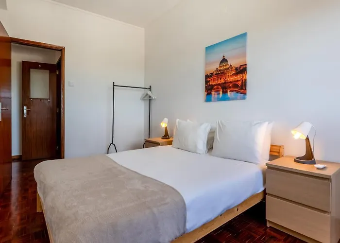 Cosy 3bdr Flat Near By Lovelystay