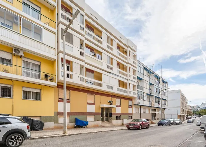 Cosy 3bdr Flat Near By Lovelystay Lägenhet