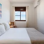 Cosy 3bdr Flat Near By Lovelystay * Faro