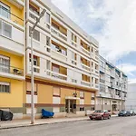 Cosy 3bdr Flat Near By Lovelystay Lejlighed