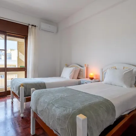 Cosy 3bdr Flat Near By Lovelystay דירה *