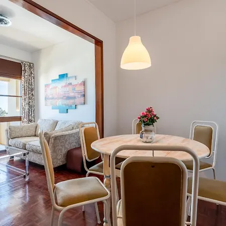 Cosy 3bdr Flat Near By Lovelystay * פארו