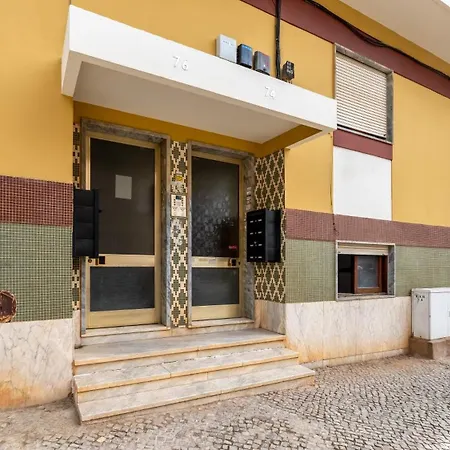 Cosy 3bdr Flat Near By Lovelystay *