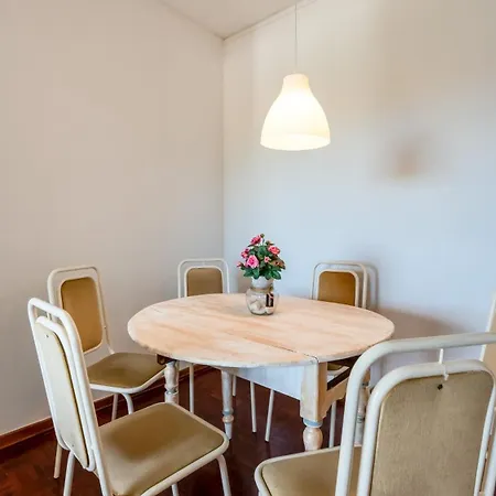 Cosy 3bdr Flat Near By Lovelystay 아파트