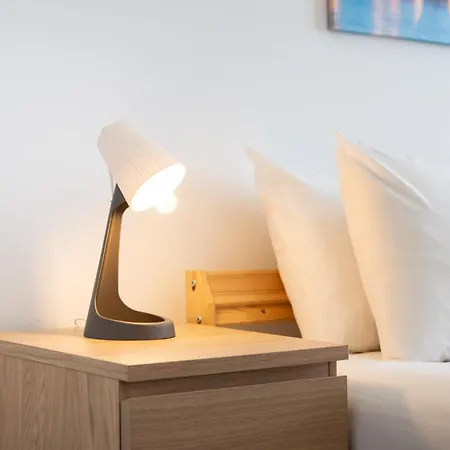 Cosy 3bdr Flat Near By Lovelystay * 파로